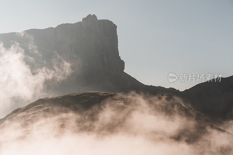 山上的云，Passo Giau, Dolomites，意大利阿尔卑斯山，意大利